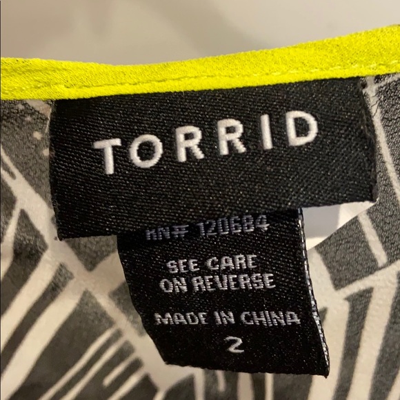 Torrid lace up back flowy blouse Sz 2 plus size shirt top - Picture 5 of 5